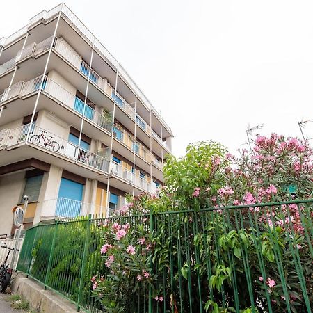 Modern Flat 250 Mt From The Sea - Albissola Marina Apartman Kültér fotó