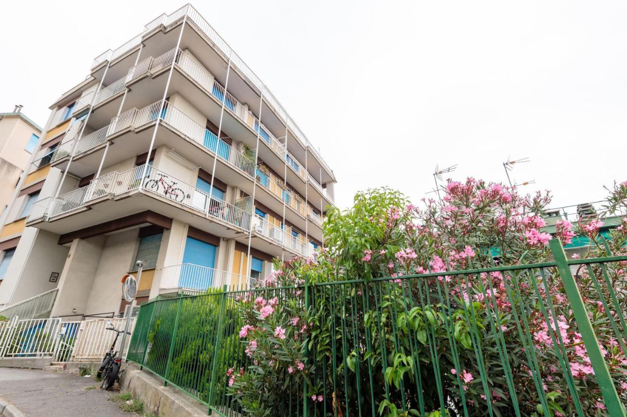Modern Flat 250 Mt From The Sea - Albissola Marina Apartman Kültér fotó